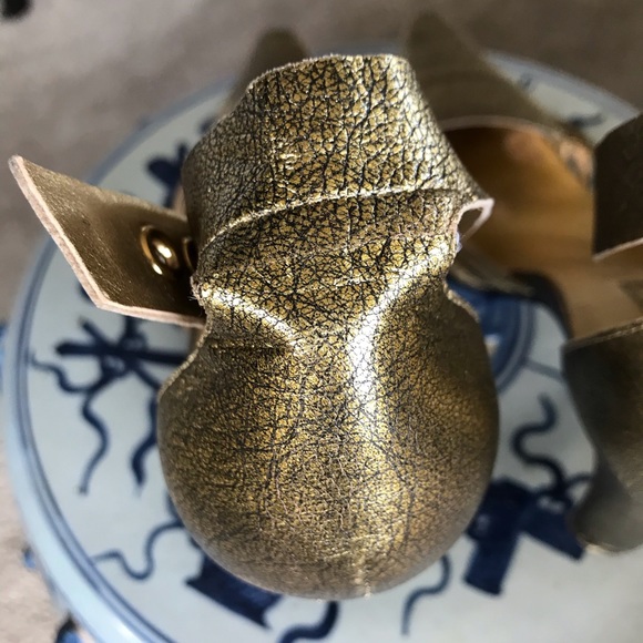 Gold high heels!!! - Picture 4 of 9